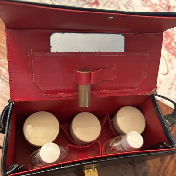 Antique1920s Helena Rubinstein leather cosmetic travel case with original items. - Picture 15 of 15